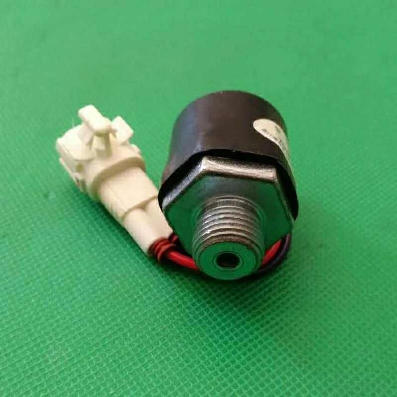 福田老欧曼汽车配件奇兵etx6系9系制动灯开关原厂欧曼刹车灯开关老款