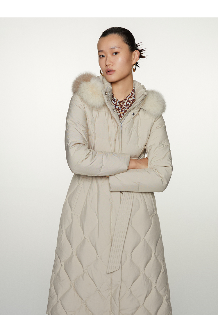恩裳蔻2021秋季新款小格纹肌理质感狐狸毛大毛领连帽白鹅绒羽绒服米色
