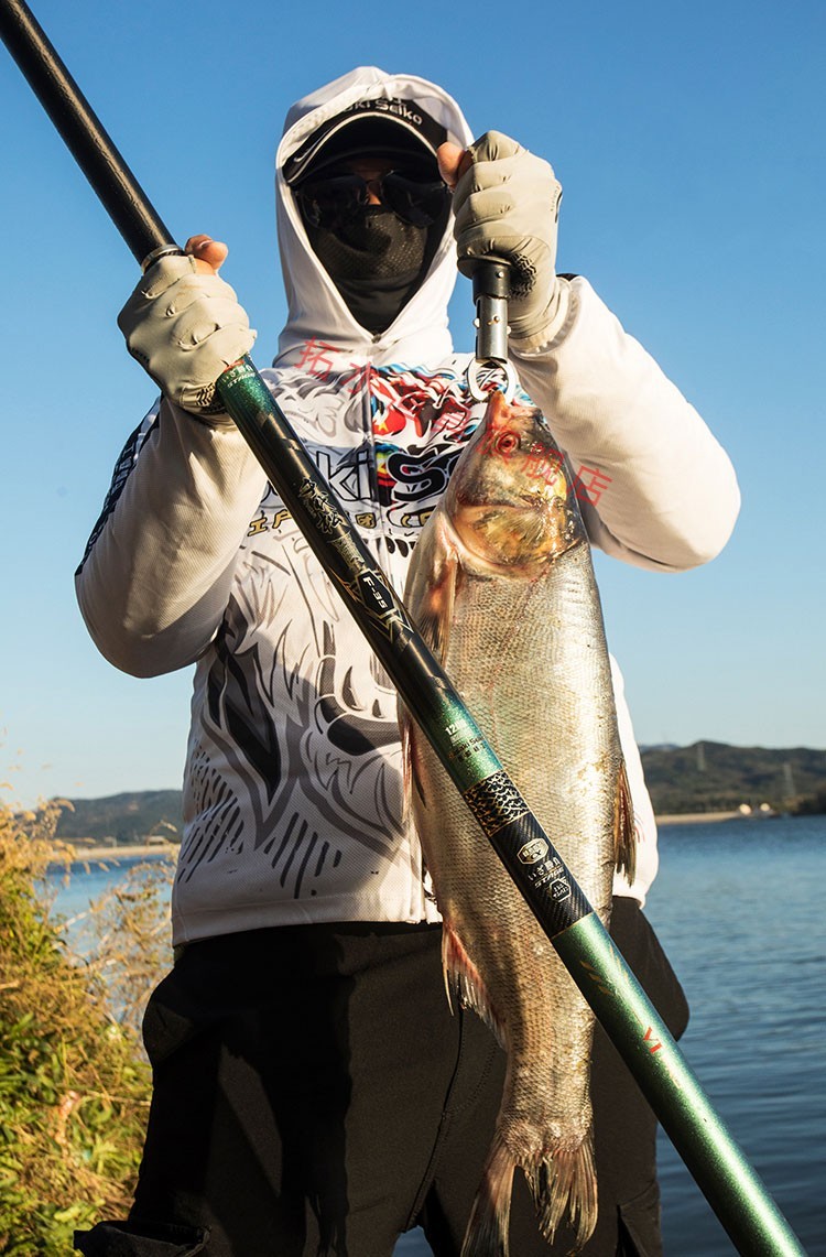 日本进口高碳传统钓鱼竿长杆19调超硬超轻13米鱼竿手竿炮杆打窝竿f22