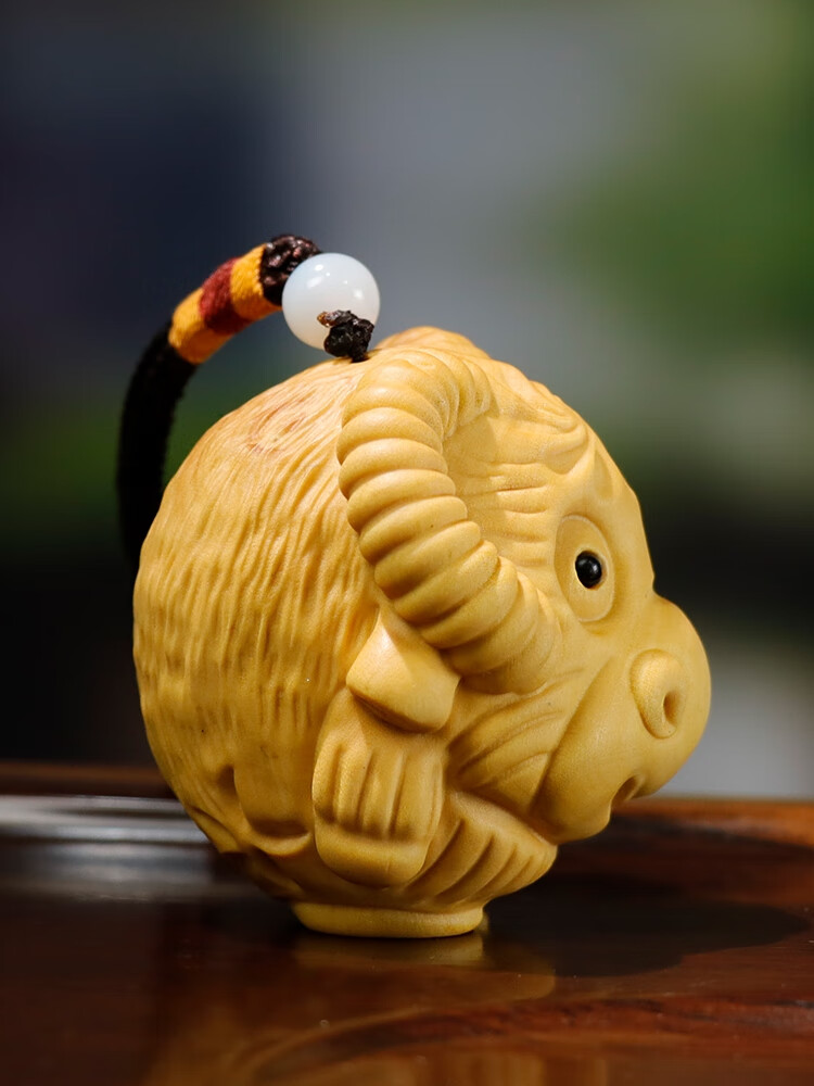 黄杨木雕牛气冲天摆件动物中式实木把玩件工艺品卡通生肖牛球手把件