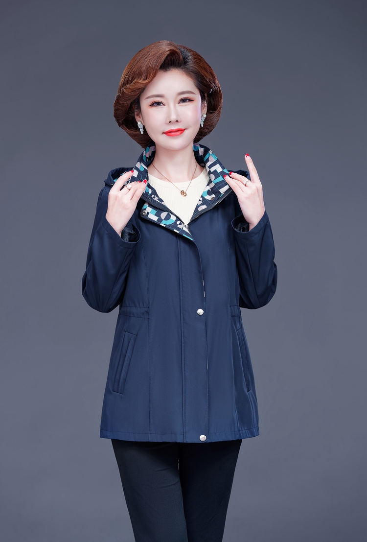 卞风妈妈秋装外套洋气加肥加大码中老年人女春秋季风衣时尚女夹克50岁