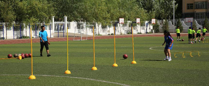 足球训练装备篮球训练绕杆障碍物蛇形跑标志杆注水角旗标志杆 1.