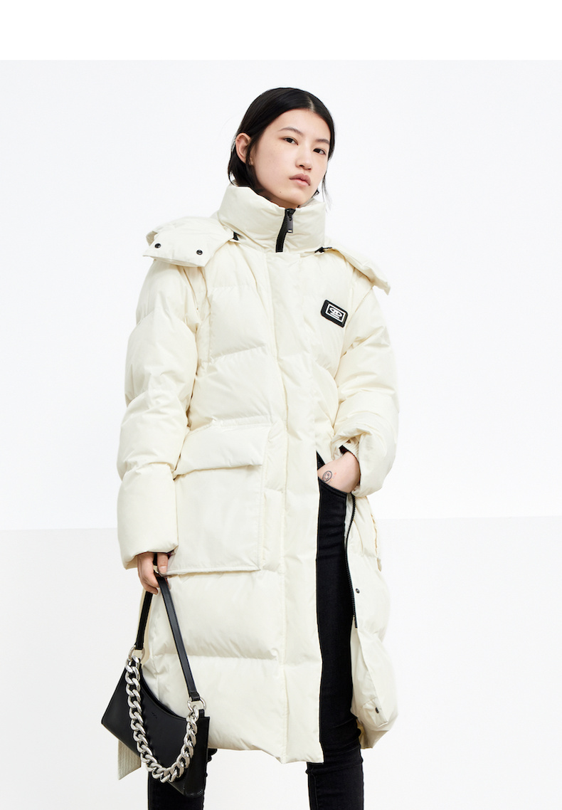 moco2021冬季新品附腰带撞色胶章连帽立领大口袋长款羽绒服 摩安珂 奶