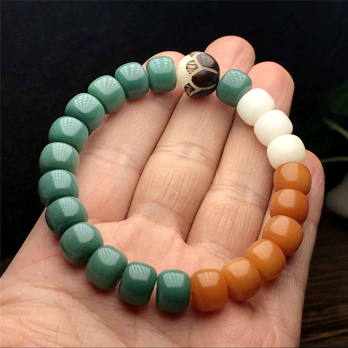 天然绿菩提根手串阴皮绿桶珠复古名族风化白玉佛珠手链百搭饰品渐变