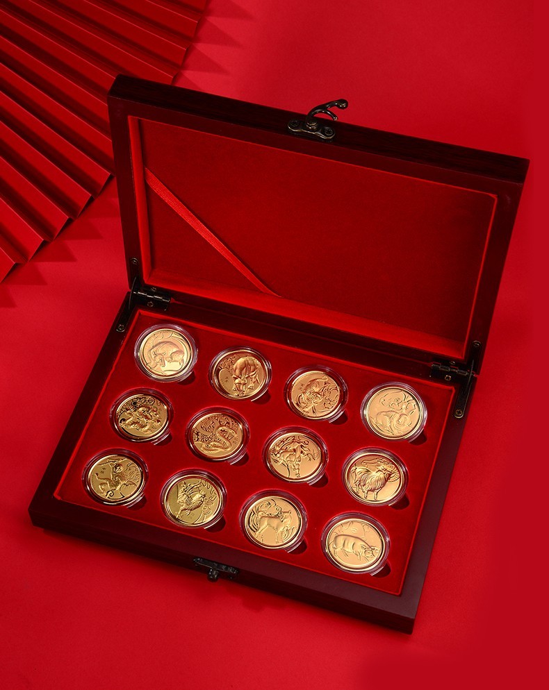 老凤祥款式周大福星新年贺岁9999足金十二生肖黄金金币金章生肖记念币