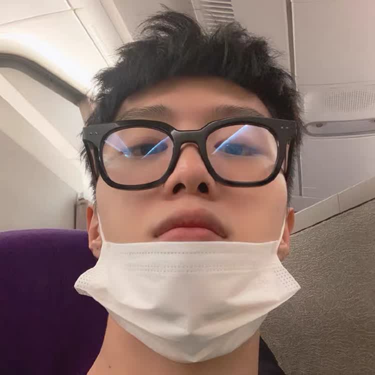 高品质防辐射抗蓝光眼镜2021新款范丞丞同款黑框眼镜方形超轻tr90防