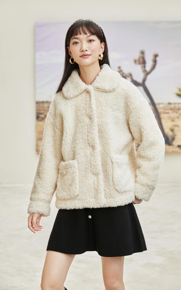 vero moda2021秋冬新环保皮草人造珍珠装饰外套夹克321448008 a06蜜乳