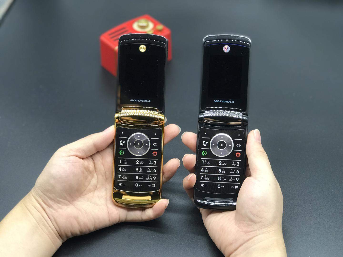 怀旧经典motorola摩托罗拉v8512m2g经典怀旧超薄翻盖老人备用手机翌玉