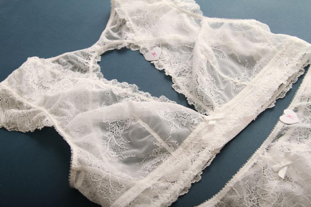 varsbaby欧美性感镂空透明蕾丝内衣背心式美背深v领文胸套装黑色s