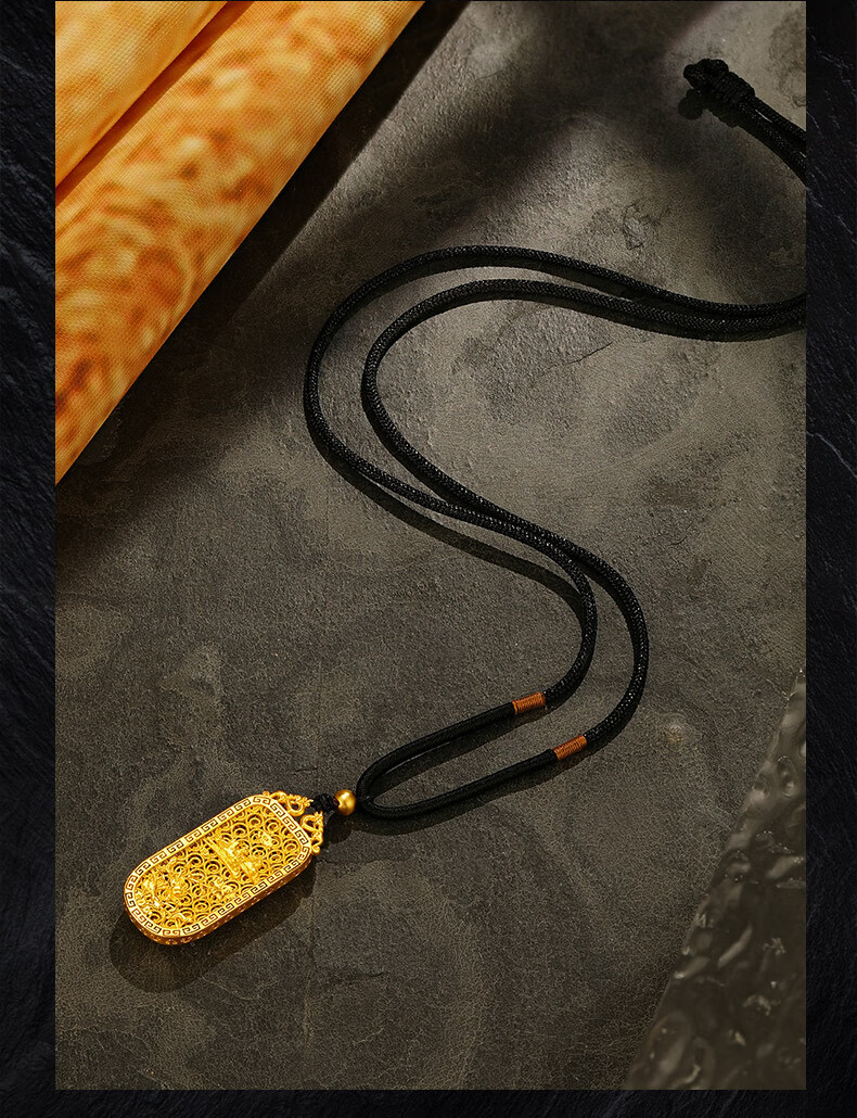 周六福 黄金吊坠男女款古法传承鸳鸯足金链坠 计价 12.