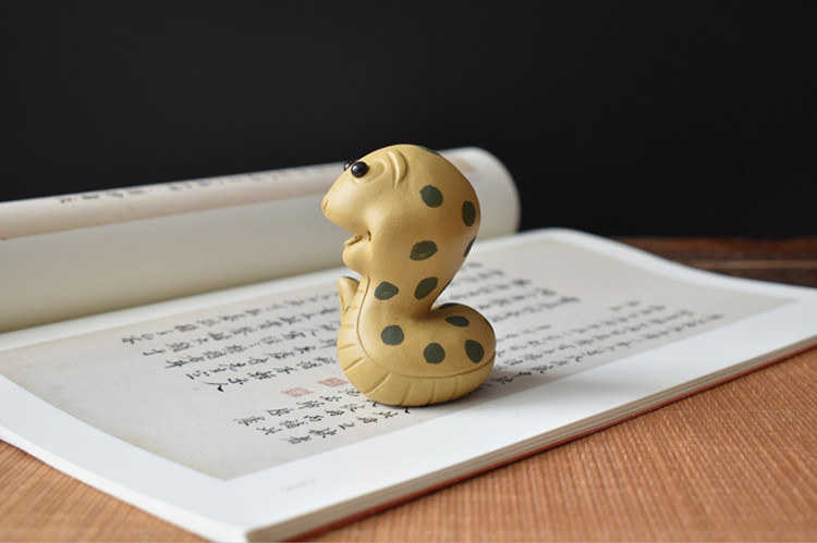 蛇茶宠宜兴紫砂茶宠茶玩雕塑摆件茶盘装饰品小玩意十二生肖蛇卡通小花