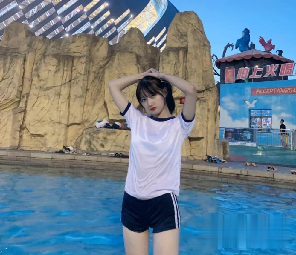 高中女生泳装夏天图片