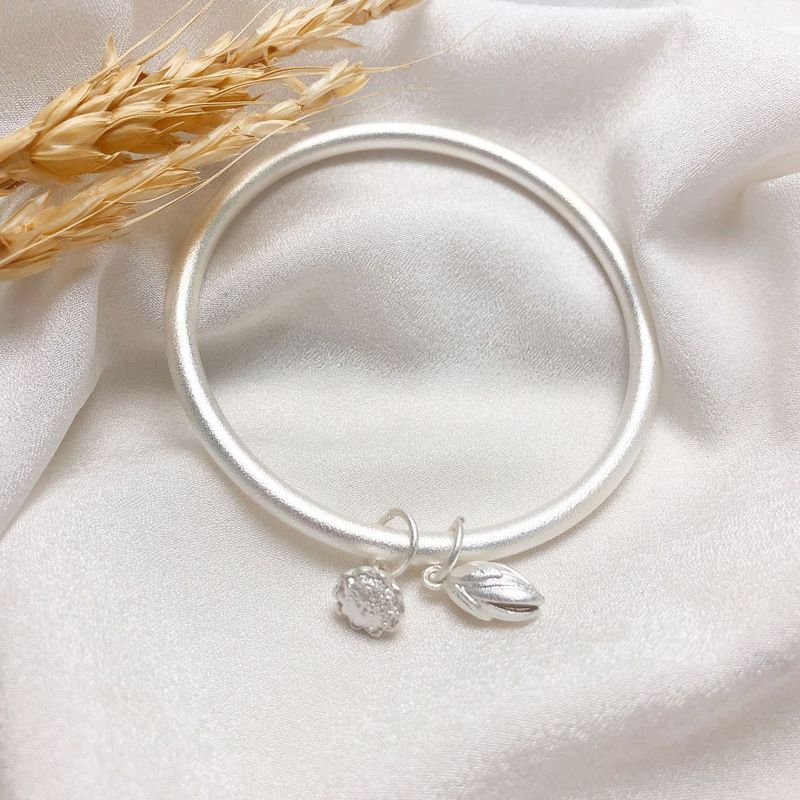 老凤祥款式520礼物送女友两世欢999纯银手镯女年轻款磨砂莲蓬古法传承