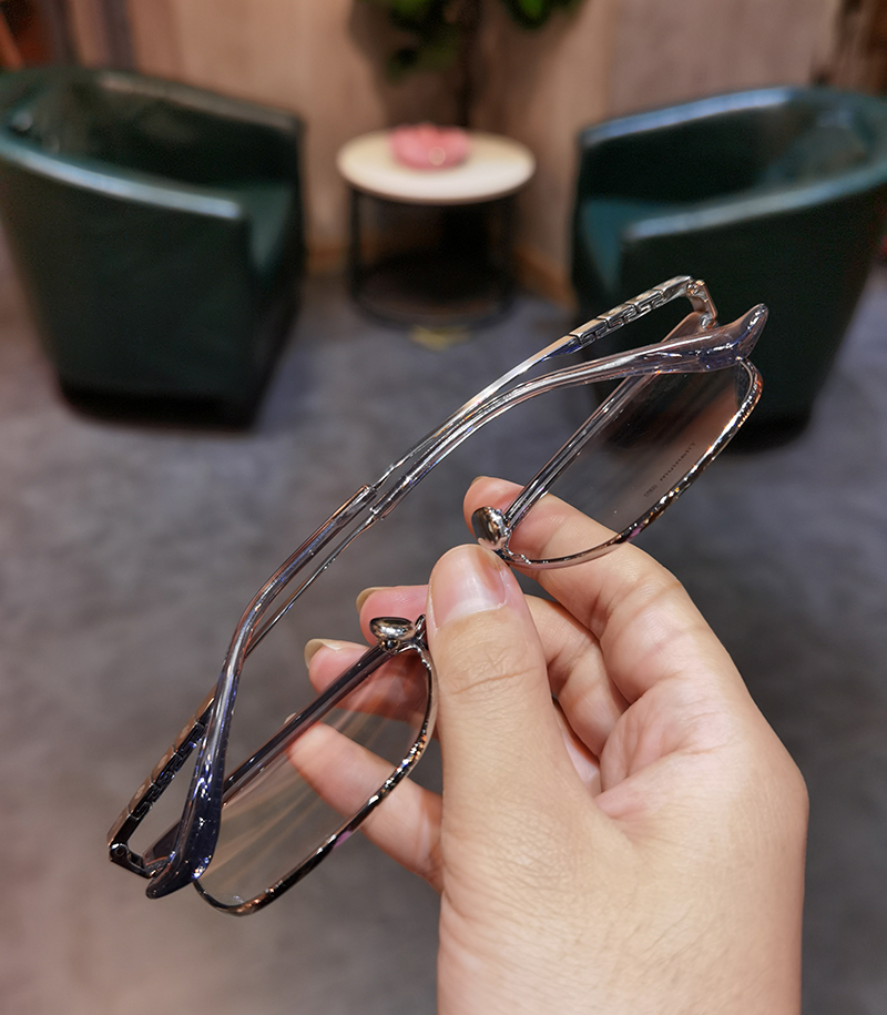 镜面宽53中梁21镜框高45镜腿148总宽145mm更多参数>>上市时间:2021年