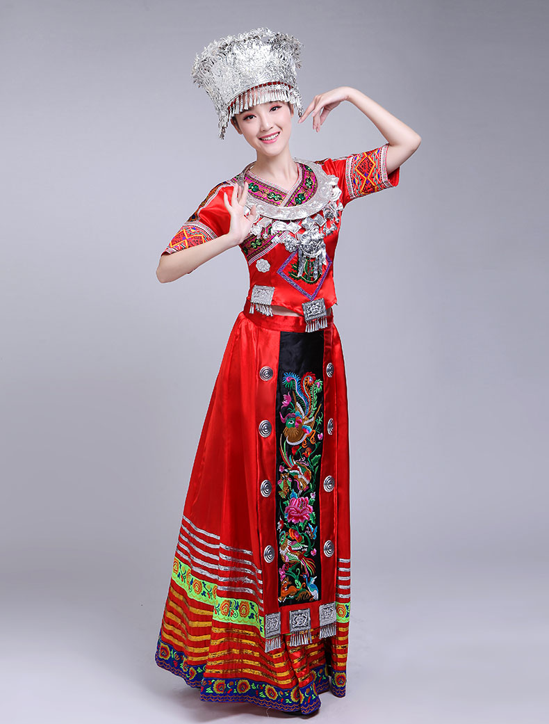 津谨岸苗族演出服装长款刺绣云南黎族瑶族土家族少数民族舞蹈女红色