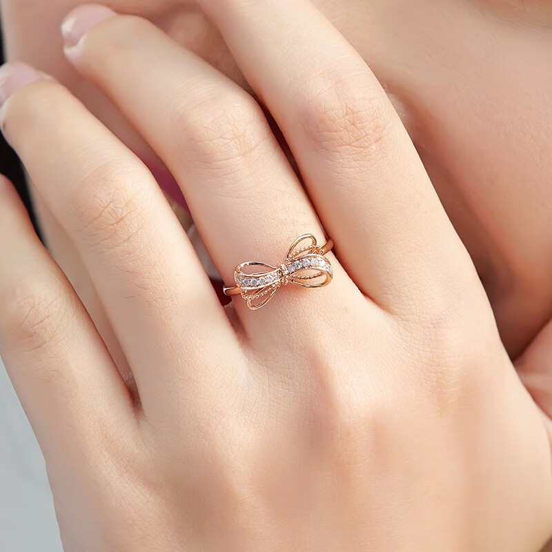 潮宏基蝴蝶结18k金钻石戒指钻戒玫瑰金彩金戒指女戒减龄少女礼物qztk