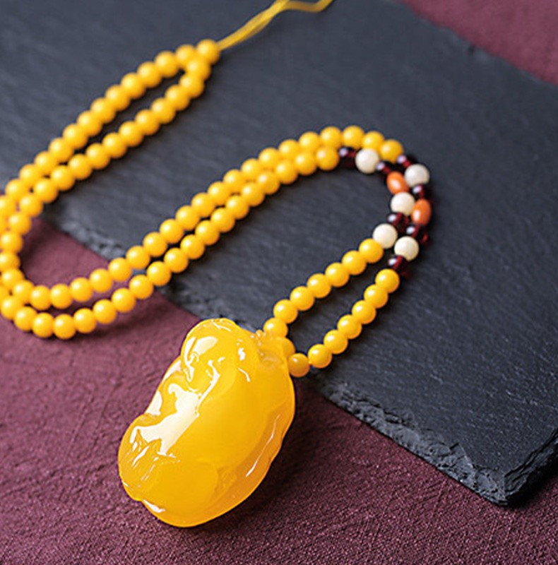 魏天选蜜蜡吊坠手工打磨鸡油黄笑脸佛吊坠新品琥珀蜜蜡 项链男女款