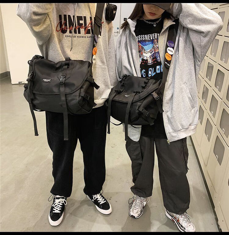 机能斜挎包刘耀文同款斜挎包日系潮牌小众大容量邮差包机能包男女休闲