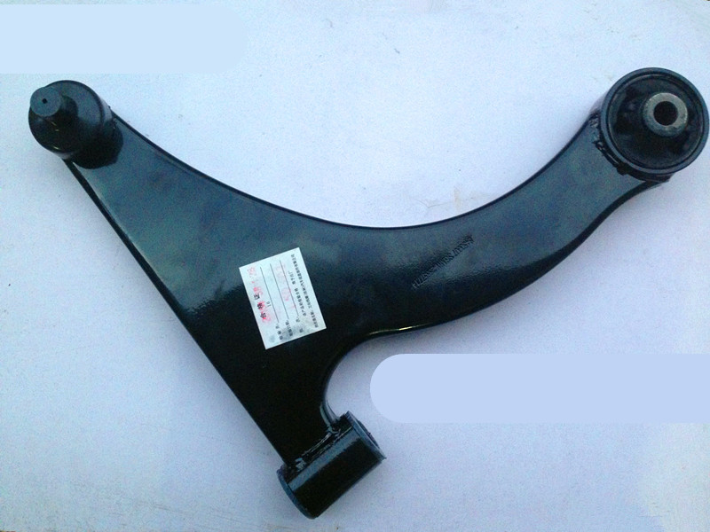 适用于五菱宏光下摆臂总成 下支臂 宏光s球头下摆臂宏光三角臂 下摆臂