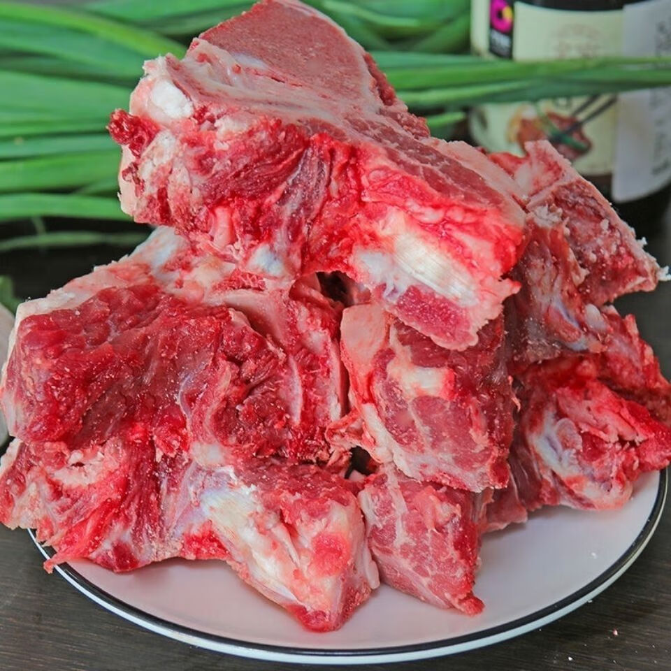 牛骨头牛脊骨黄牛牛脊骨大骨汤火锅锅底麻辣烫锅底补钙少许肉新鲜熬汤