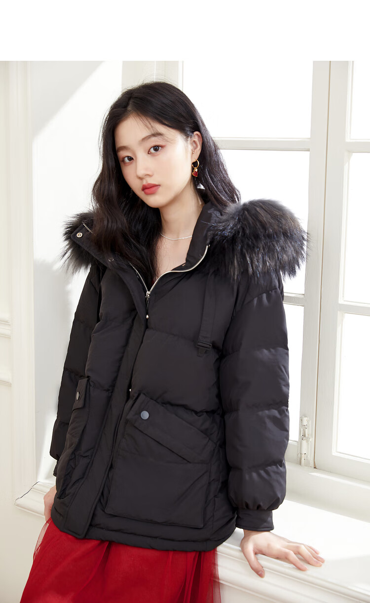 秋水伊人貉子毛领连帽羽绒服2021年冬装新款女装短款大口袋面包服