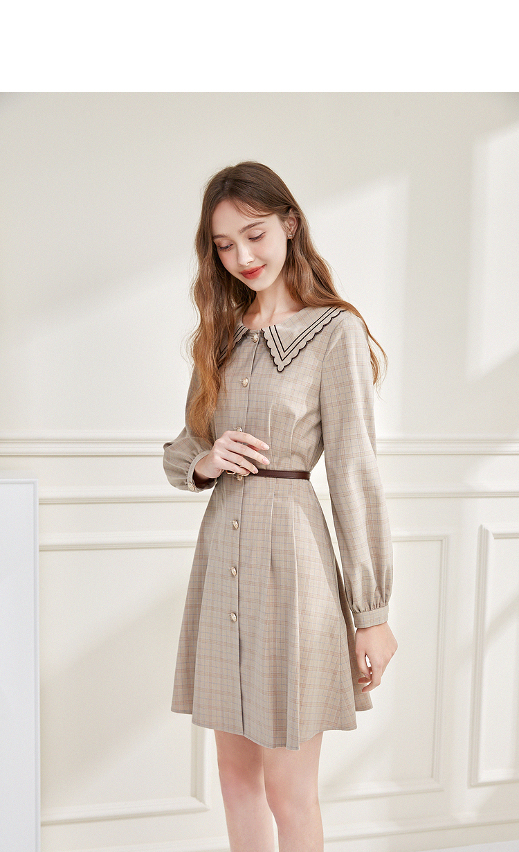 秋水伊人秋装梭织连衣裙2021年新款女装复古格纹娃娃领单排扣裙子