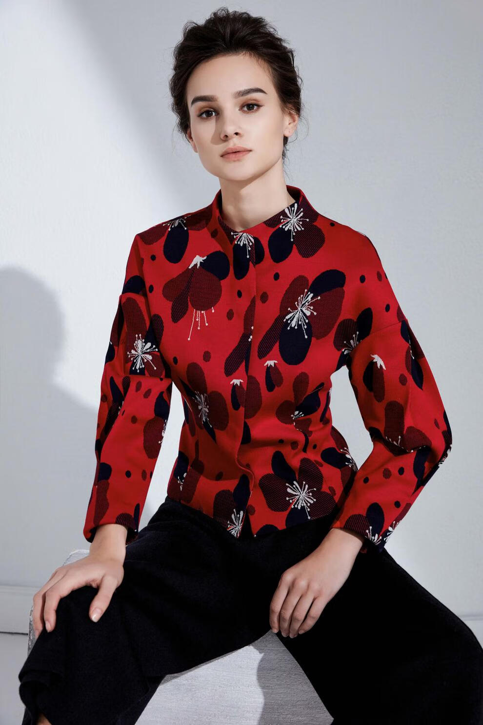 白领红花小圆领连肩袖中工字皱吸扣上衣honghua17601红花160m