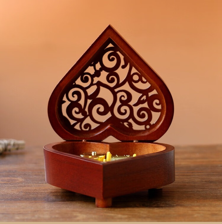 飞歌 复古心形镂空音乐盒古典木质八音盒天空之城送男女生女友朋友