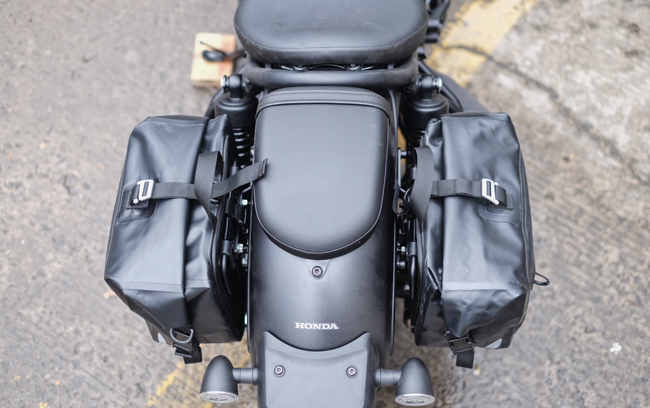 适用于本田cm300侧边包防水包边挂包杂物包大容量手提单肩包黑色左边