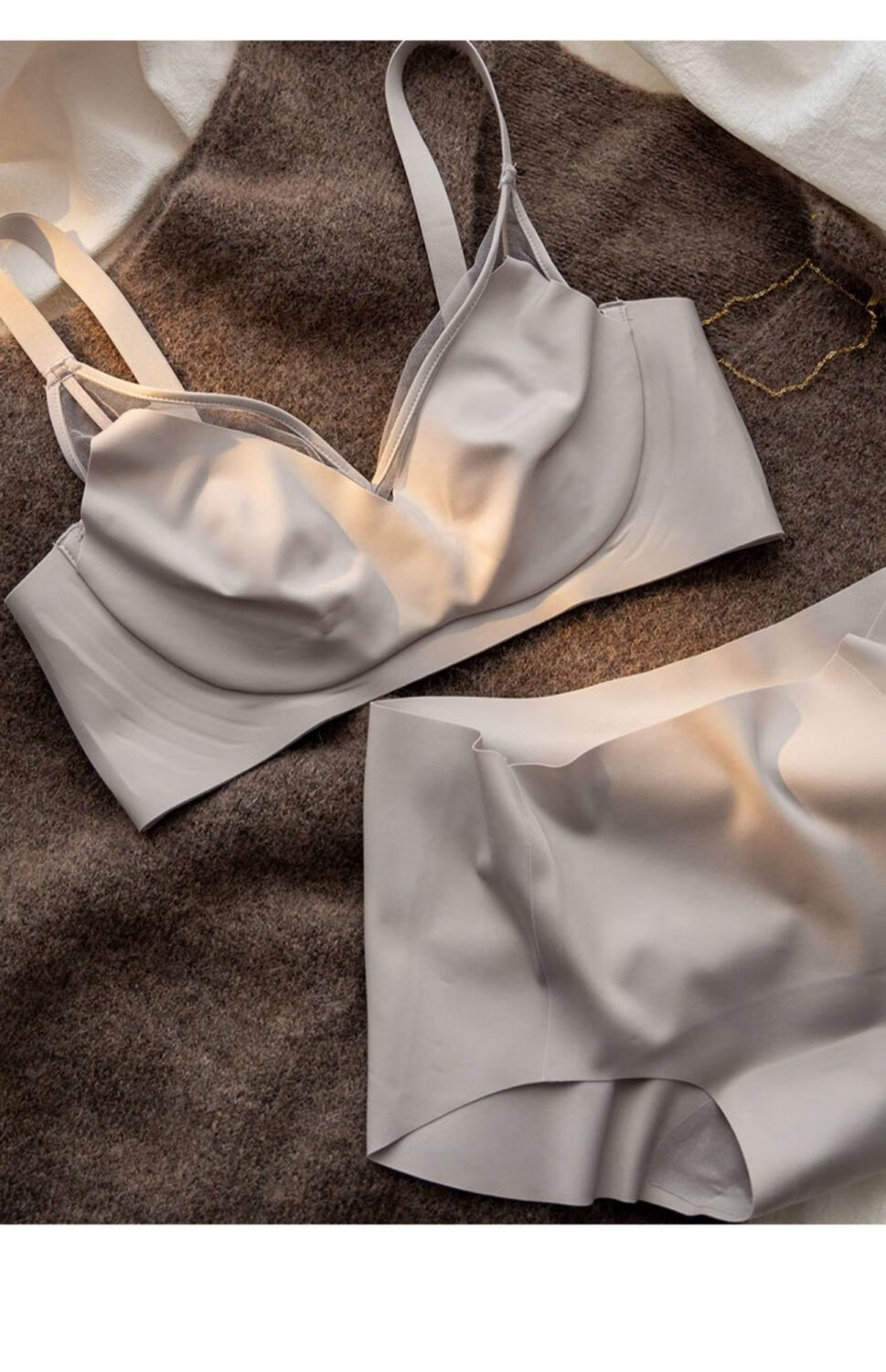 都市丽人无痕内衣女大胸显小超薄款无钢圈胸罩收副乳软支撑文胸套装