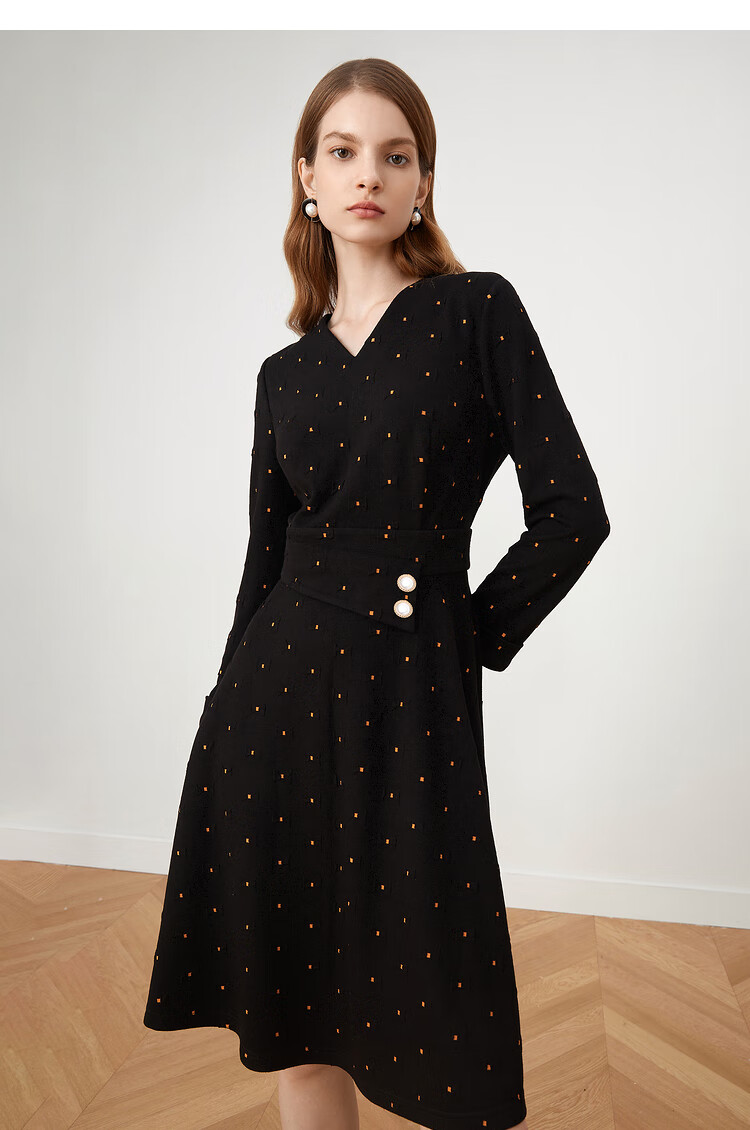 yiner音儿女装2021冬季新款v领收腰波点连衣裙黑色44