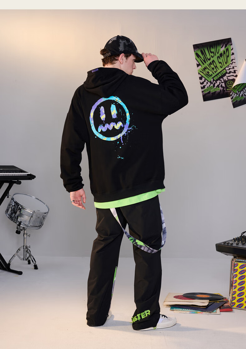 品牌: beaster 商品名称:beaster小恶魔鬼脸泼墨印花连帽卫衣叠穿落肩