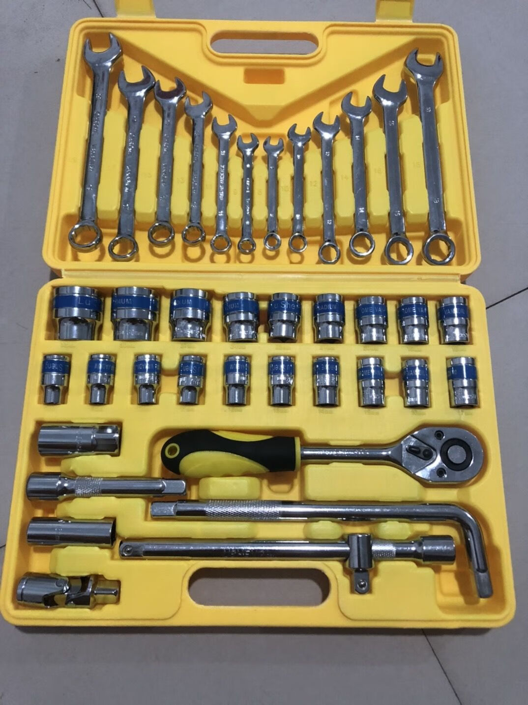 汽车维修套筒扳手组合套装323739618294件套筒组套家用扳手32件套筒套
