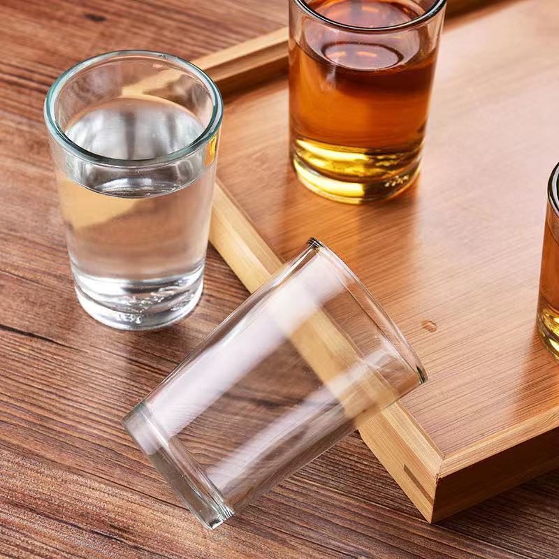 一两白酒杯玻璃套装家用小号一口小酒杯二两半钢化杯啤酒杯子水杯1只
