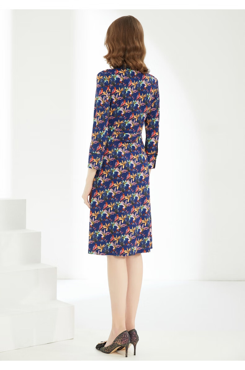 沐兰弹力印花连衣裙2021年秋季新款女长袖圆领收腰中长裙a字小众 兰