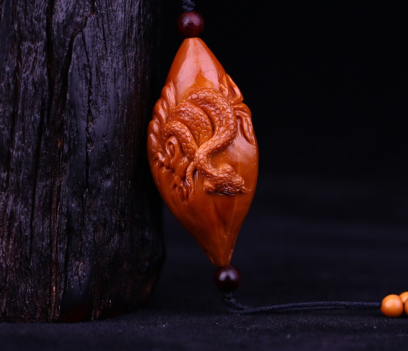 盘道周泉兴十二生肖橄榄核雕单子梅林老核挂件苏工文玩舟山纯手工狗