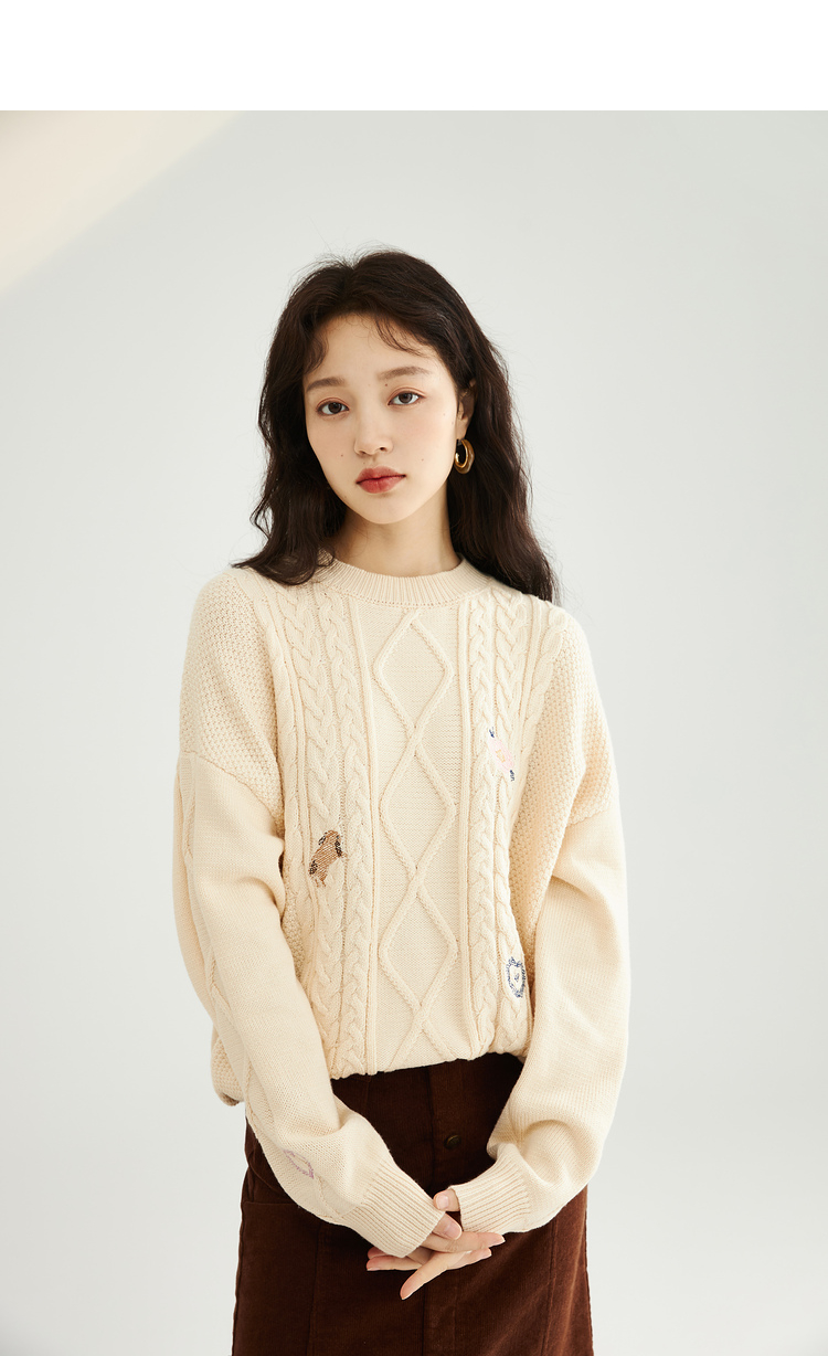 茵曼毛衣女2022春季新款套头菱格麻花刺绣圆领百搭宽松针织衫晴棉上衣