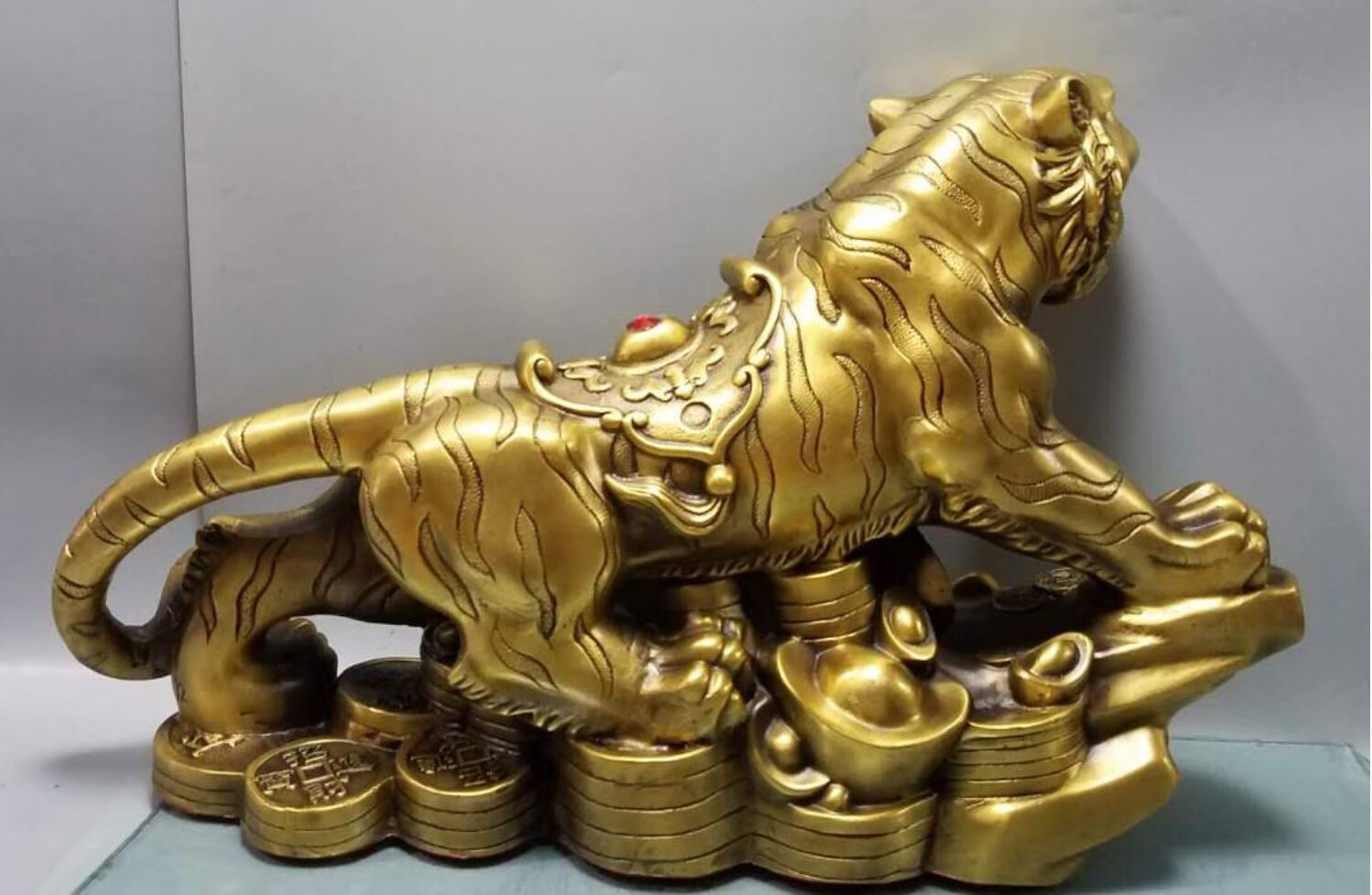 纯铜老虎摆件生肖金钱虎上山虎客厅家居装饰车载金钱虎五帝钱471429