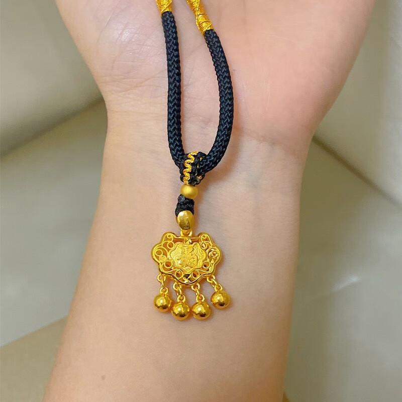 老凤凰黄金平安锁项链女999足金福字花丝如意锁骨链手工编织黑绳首饰