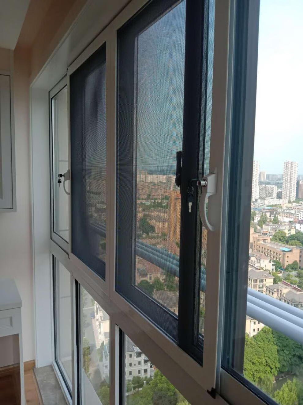 不锈钢纱窗网定制金刚网高透铝合金防盗内开内倒推拉不锈钢平开窗纱窗