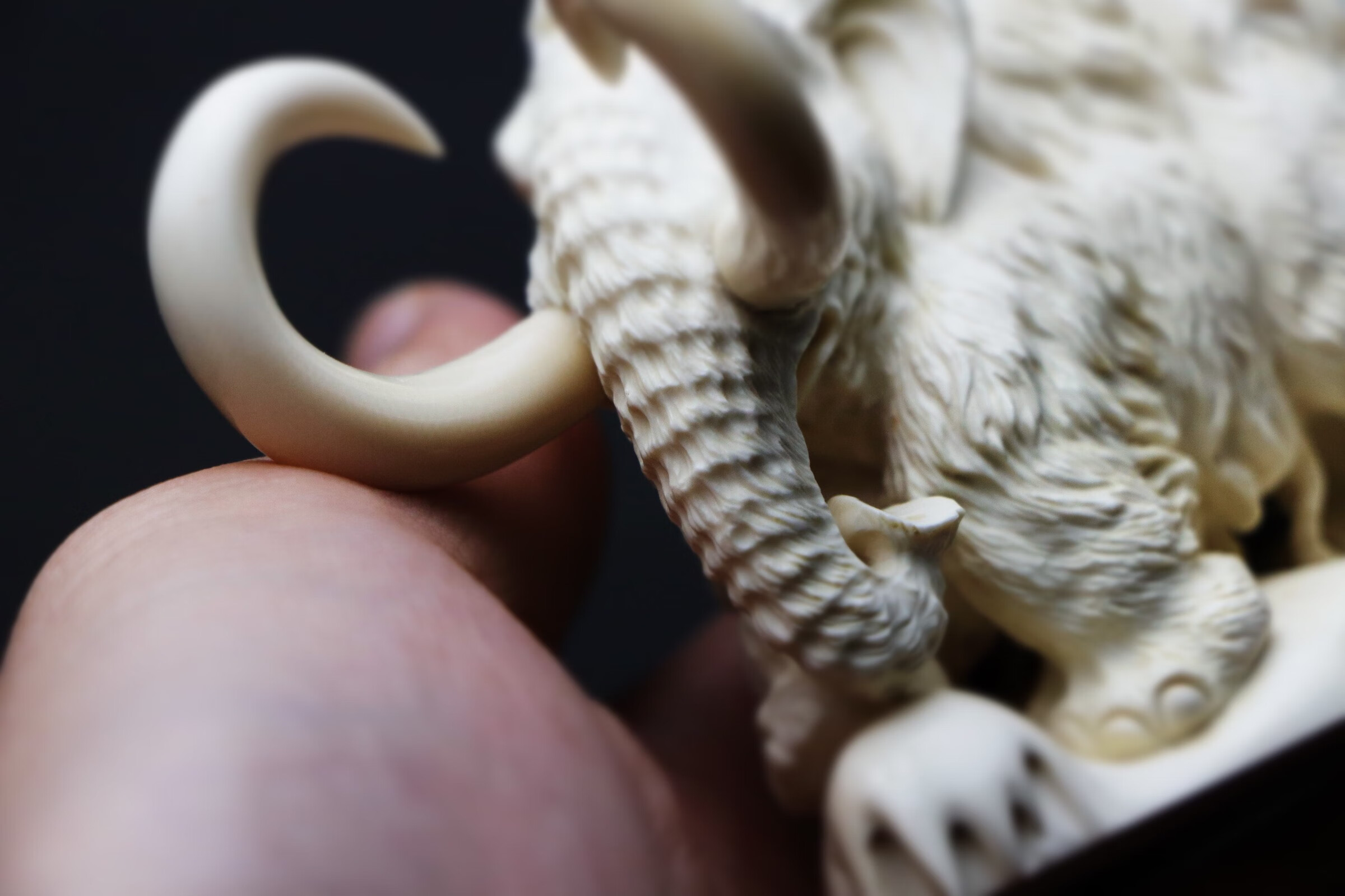 珠缘景翠 猛犸象牙雕刻的猛犸象小摆件 整料一体无拼接猛犸冰料手工