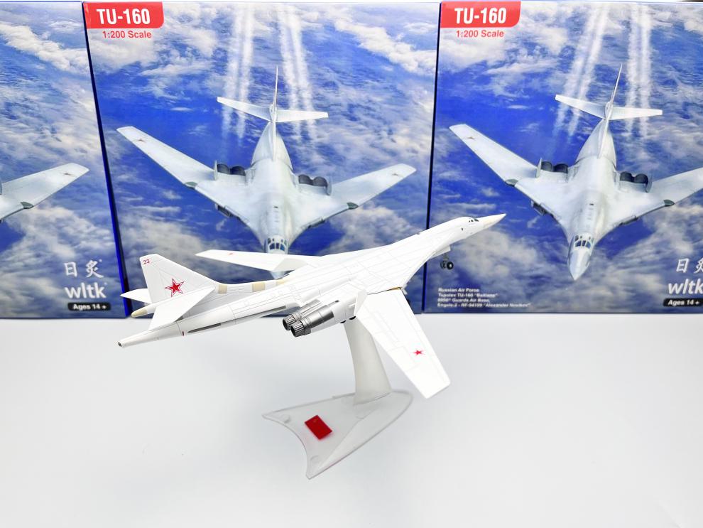 圖160轟炸機模型合wltk1:200俄羅斯圖-160 tu-160白天鵝轟 1/72 f117