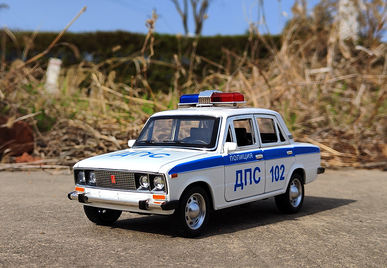 124拉达警车模型回力玩具汽车仿真金属外文警察车警笛声铁车124拉达