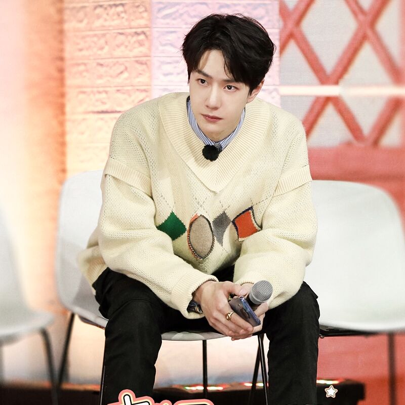 smith王一博同款衣服v领菱形格复古学院风针织衫女宽松杏色毛衣男春季