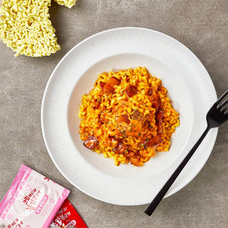 火鸡面粉色奶油味火鸡干拌面袋装方便面整箱韩国进口泡面奶油