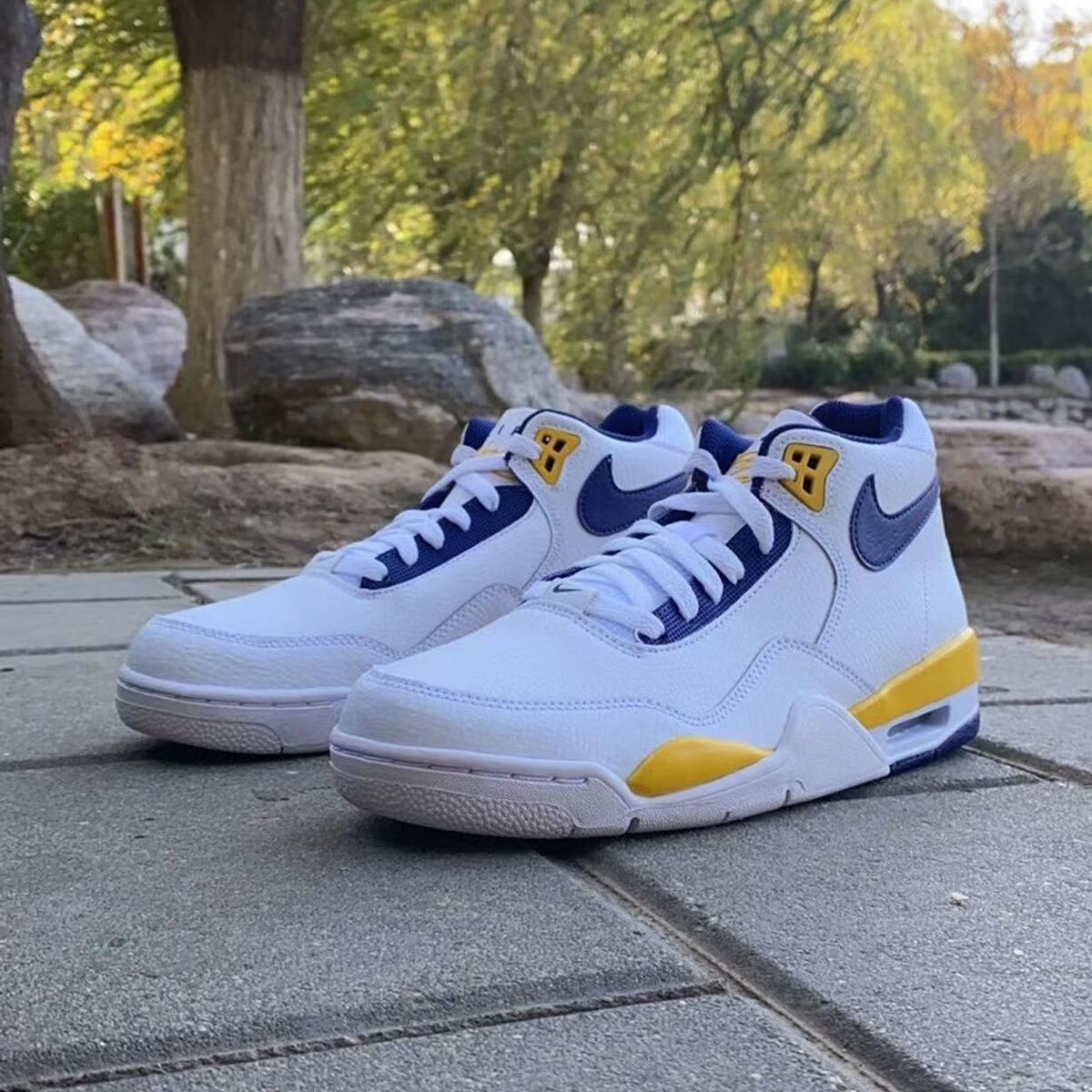 aj·1 新款 flight legacy 紫金湖人简版休闲运动男女中帮篮球鞋 湖人