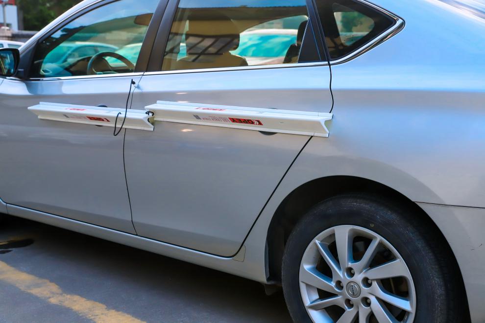 车门防撞垫磁性磁性汽车侧面防撞防刮胶条停车场隔壁车开门碰凹车门