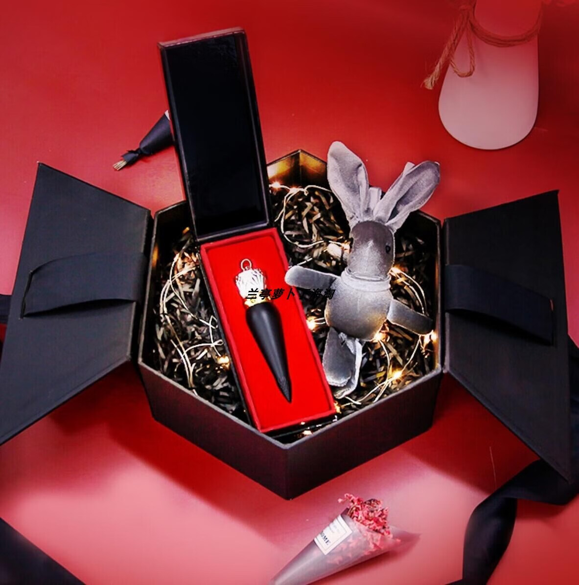 路铂廷(christian louboutin)萝卜丁 女王权杖口红黑管001m哑光金管