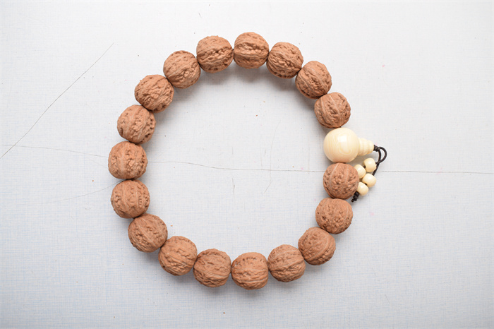 长期盘玩收藏  300元手持11 孤品  文玩核桃野生精品枣核纹核桃手持