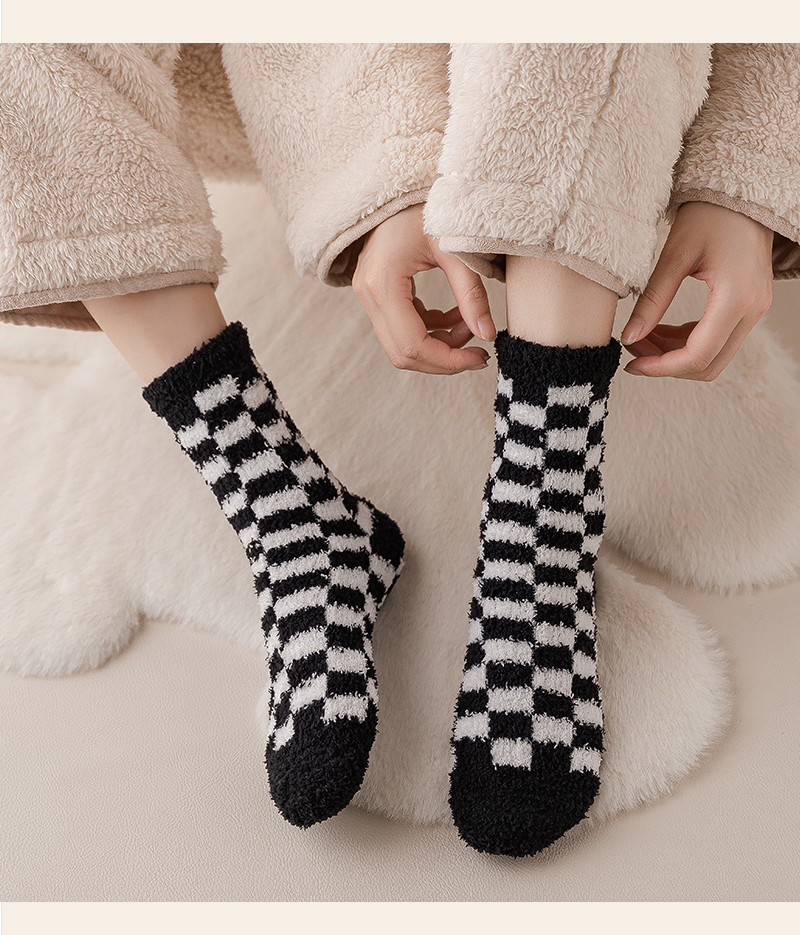 黎馨羽地板袜子女士珊瑚绒中筒秋冬季加绒加厚保暖毛绒袜家居睡眠袜